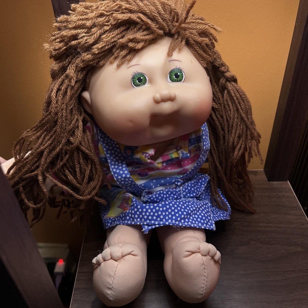 Cabbage Patch Doll 1983 ,Green Eyes, Brown Hair, Girl , Signed, Hm 17